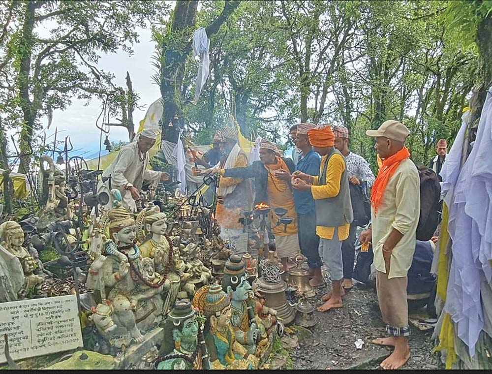 सुदूरपश्चिमका शक्तिपीठमा भक्तजनको घुइँचो