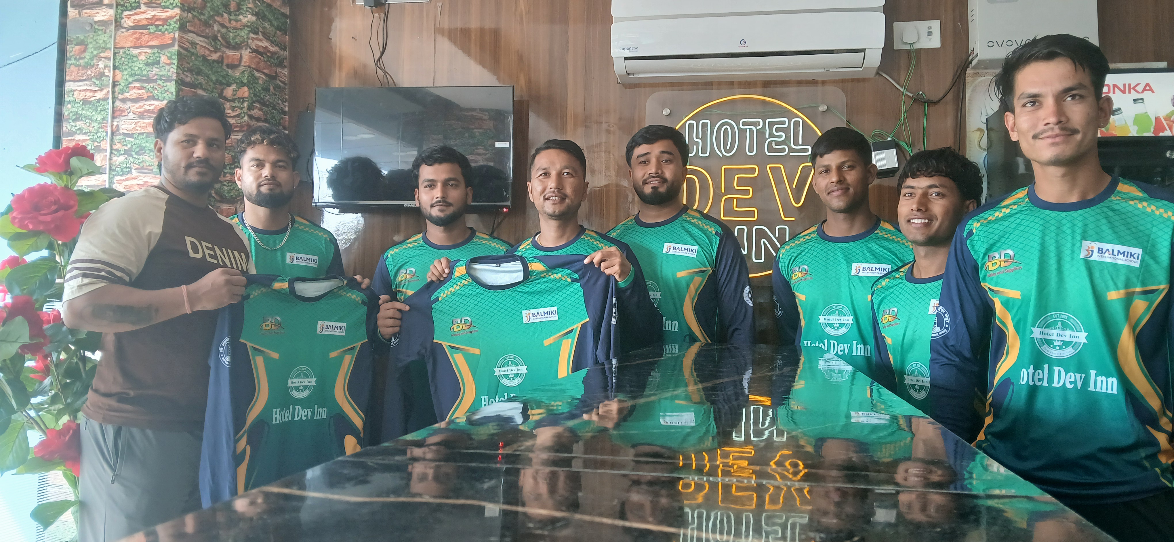 कैलाली प्राइड लिग : पुनर्वास टोलीको जर्सी सार्वजनिक, देव इन मुख्य प्रायोजक