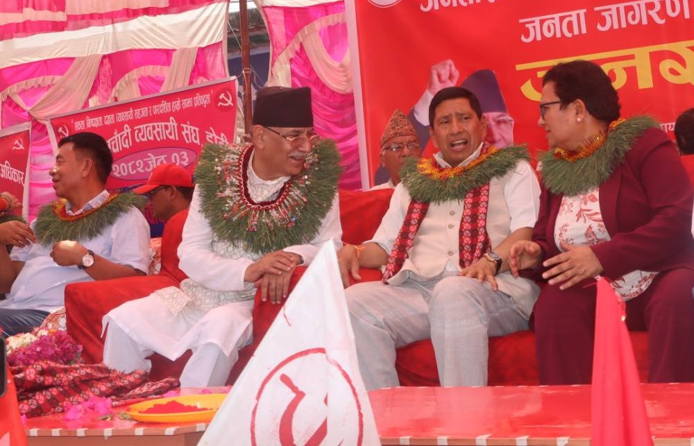 अखण्ड सुदूरपश्चिमको नाराले डोटीमा भएको केन्द्रलाई कैलालीमा पुर्‍याएको हो : प्रचण्ड