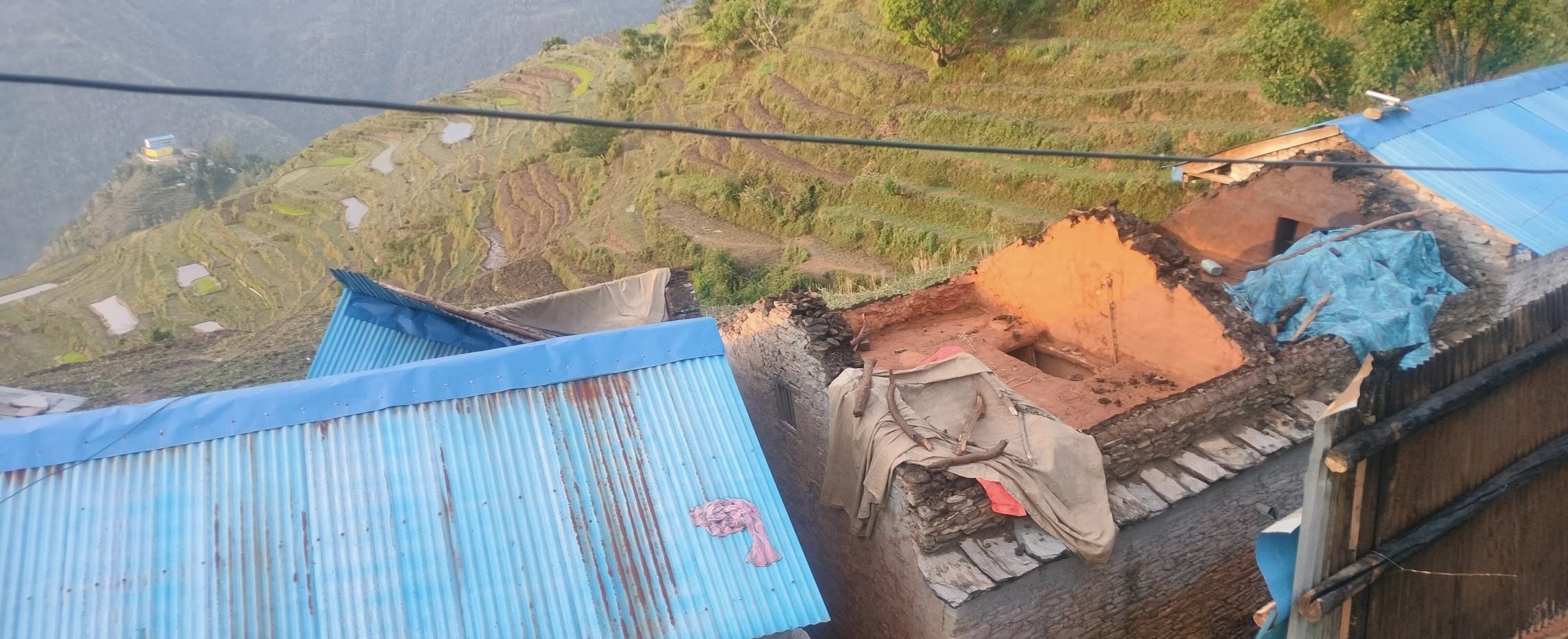 अछाममा हावाहुरीले घर र संरचनामा क्षति