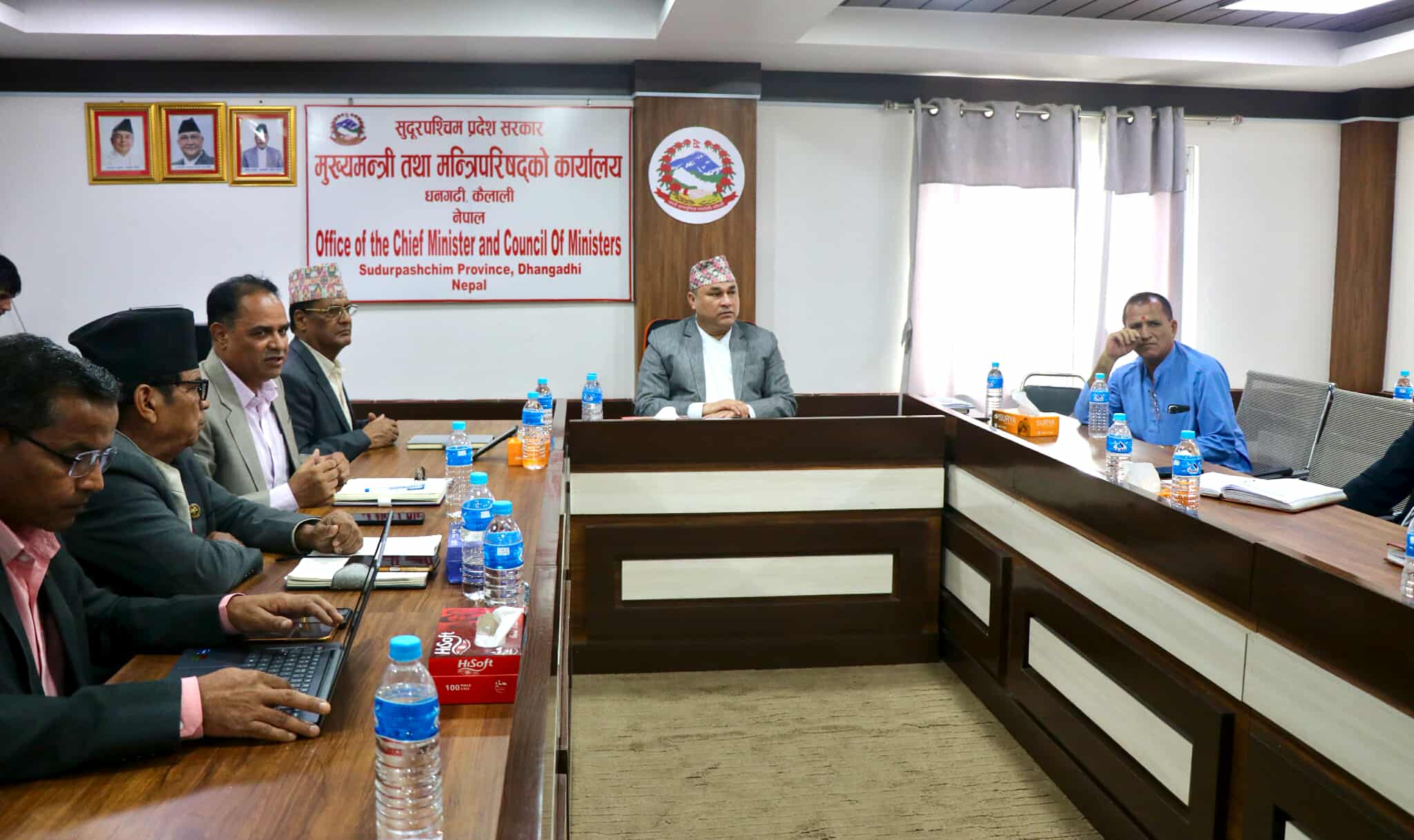 सुदूरपश्चिमका कर्मचारीलाई अत्यावश्यकबाहेक बिदामा नबस्न मुख्यमन्त्रीकाे निर्देशन