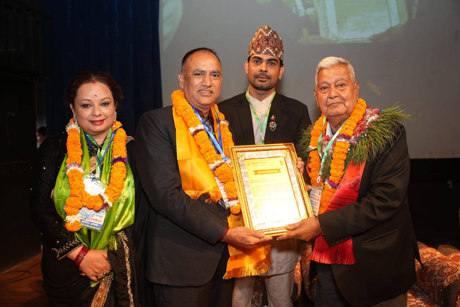 कैलाली अस्पतालका सञ्चालक जोशीलाई राष्ट्रिय स्वास्थ्य सेवा सम्मान