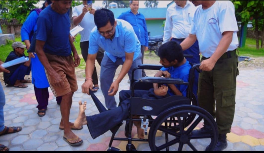 धनगढीमा खोजीखोजी अपाङ्गता सहायता सामग्री वितरण, तीन वर्षमा ४८८ जनाले पाए नि:शुल्क सामग्री