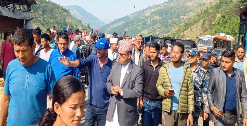 मन्त्री पाण्डेयद्वारा आगाली भएको क्षेत्र निरीक्षण