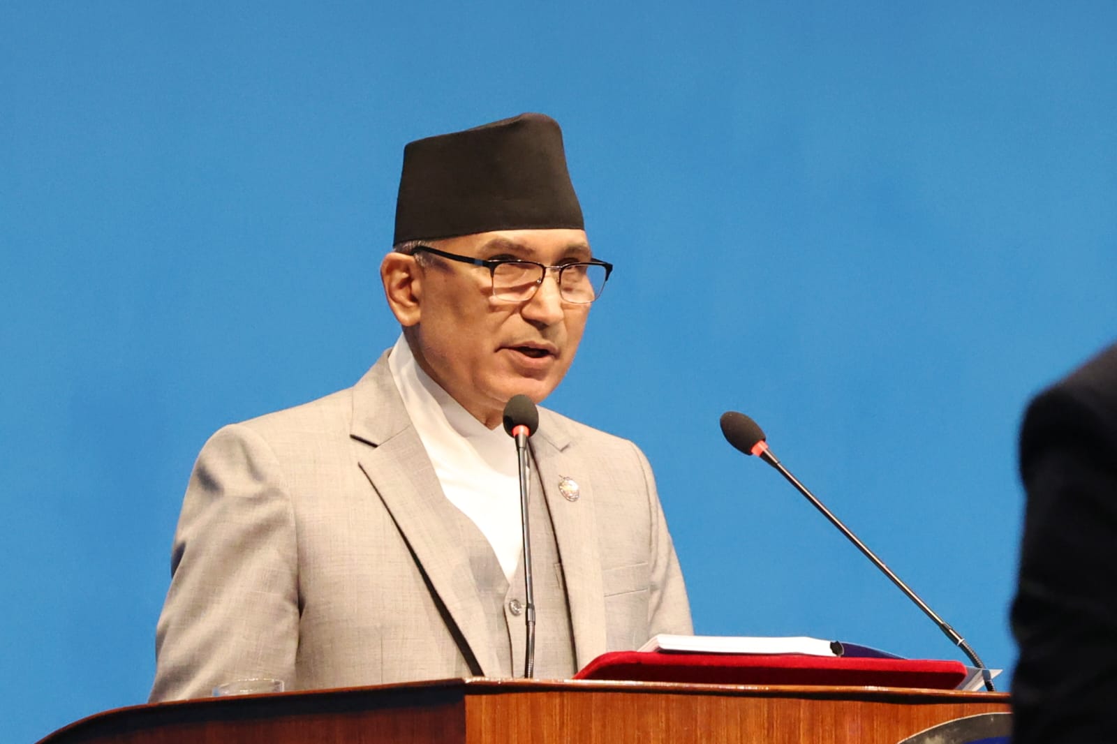 सरकारले ल्याल्यो १९ खर्ब ६४ अर्ब ११ करोडको बजेट (पूर्णपाठ)
