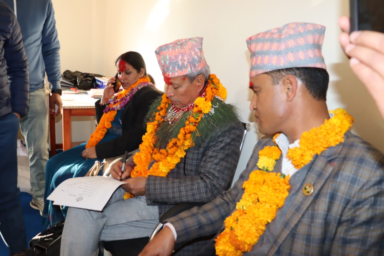 नेकपाका डा. भीम रावलले दिए अछाम १ बाट उम्मेदवारी