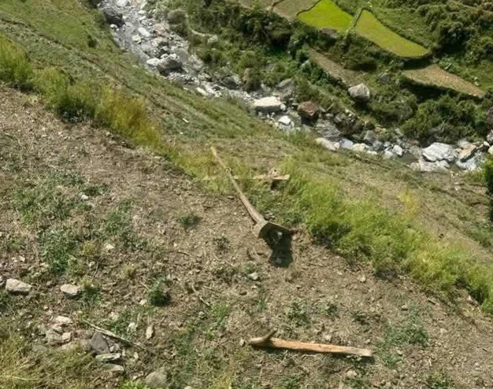 बझाङमा जोत्दै गरेको गोरुसहित लड्दा एकजनाको मृत्यु