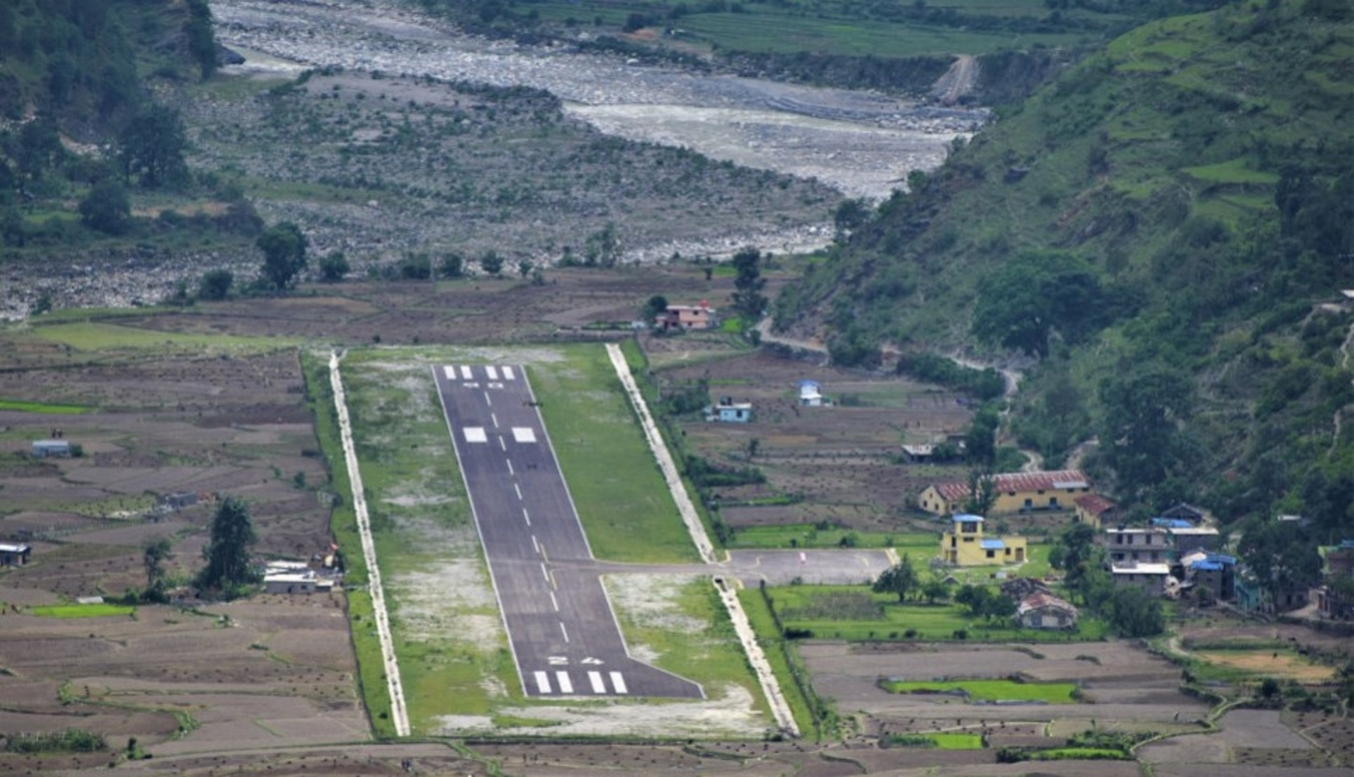 बझाङ विमानस्थलबाट १२७ यात्रुले मात्रै सेवा लिए (सूचि सहित)
