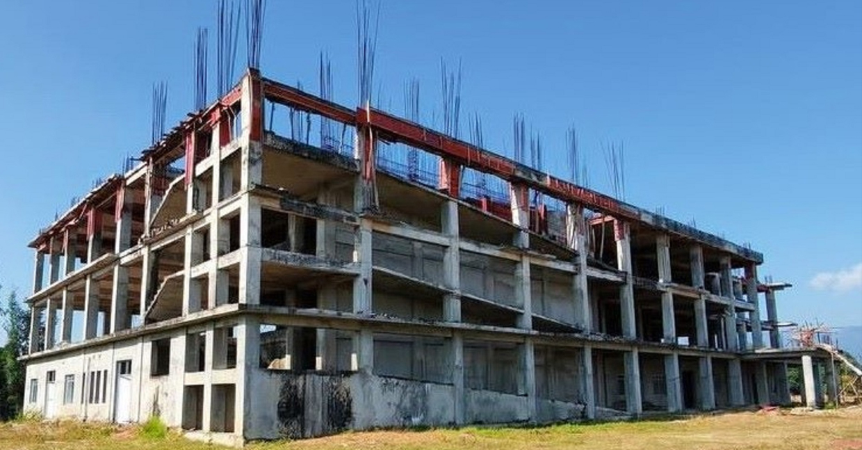 बजेट अभावले बनेन अस्पताल भवन