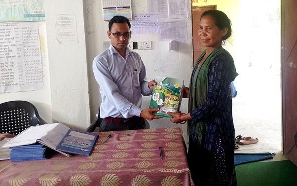 कञ्चनपुरकी वडा सदस्य ५२ वर्षको उमेरमा १ कक्षामा भर्ना