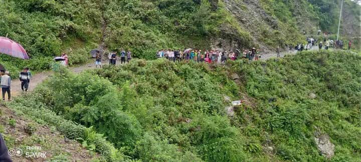 दार्चुलाको नौगाडमा जिप दुर्घटना, ११ जना घाइते