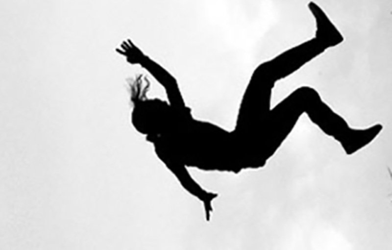 होटलको छतबाट खसेर १८ वर्षीया किशोरीको मृत्यु