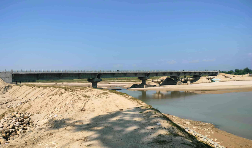 सम्झौता भएको १० वर्षपछि दोदा नदीमा पुलको निर्माणको काम अन्तिम चरणमा