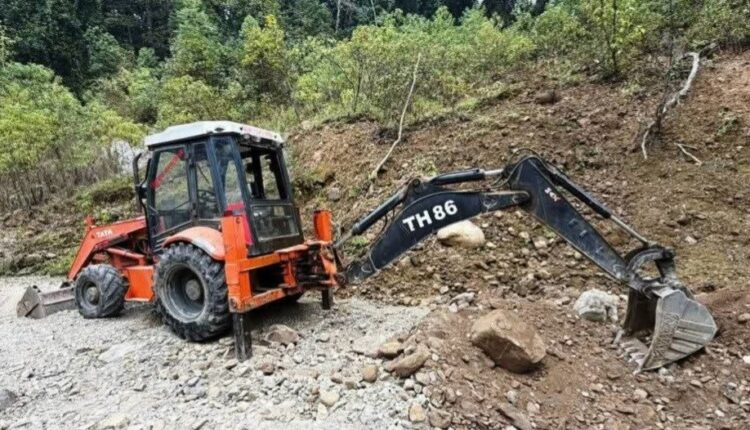 कैलालीकाे चुरेमा अवैध उत्खनन गरेको आरोपमा पाँच जना पक्राउ