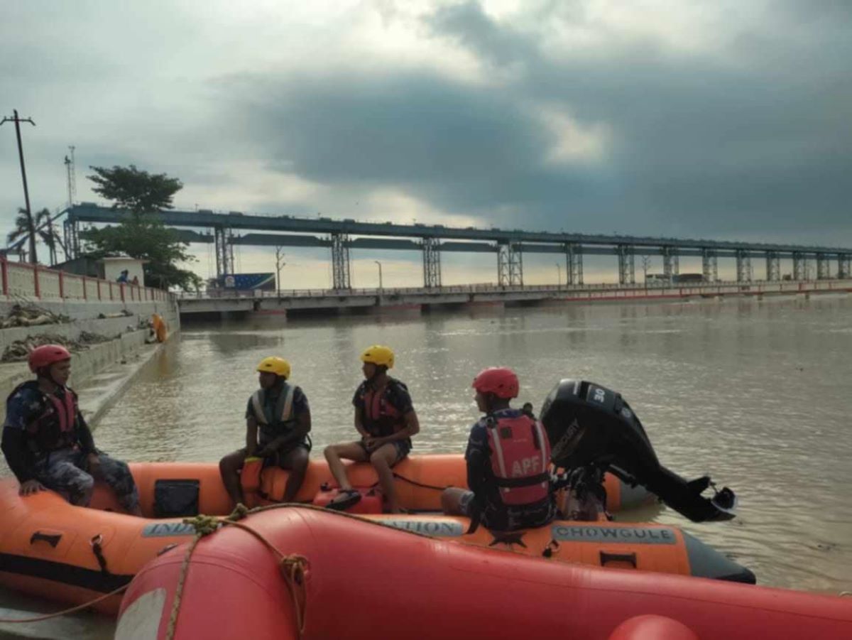 सप्तकोशीमा बेपत्ता भएका दुई जनाको खोजीमा गोताखोर परिचालन