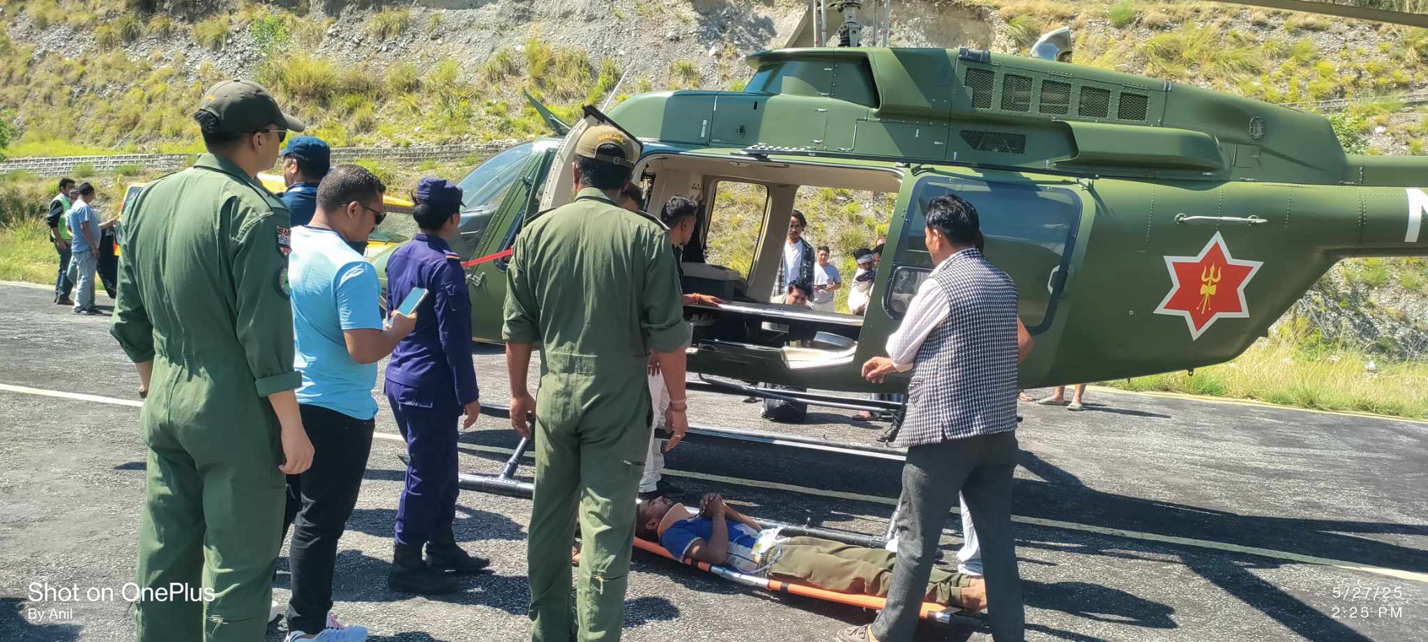 जिप दुर्घटनाका घाइतेलाई हेलिकाेप्टरबाट नेपालगञ्ज लगियो