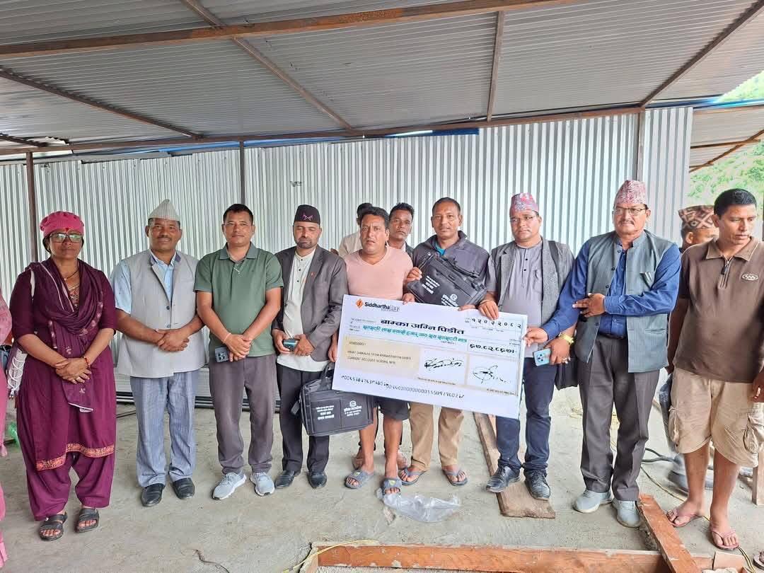 बाम्काका आगलागी पीडितलाई राहत वितरण
