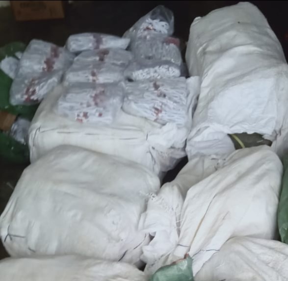 धनगढीबाट ४८ लाख बढीको मोबाइल पार्टस् बरामद, भन्सार बुझाइयो