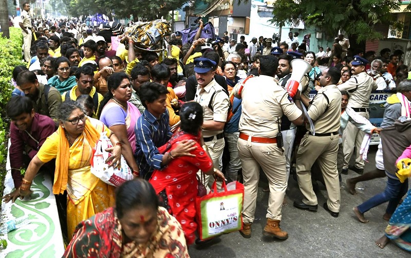 भारतको आन्ध्र प्रदेशमा भागदौड मच्चिँदा ६ जनाको मृत्यु