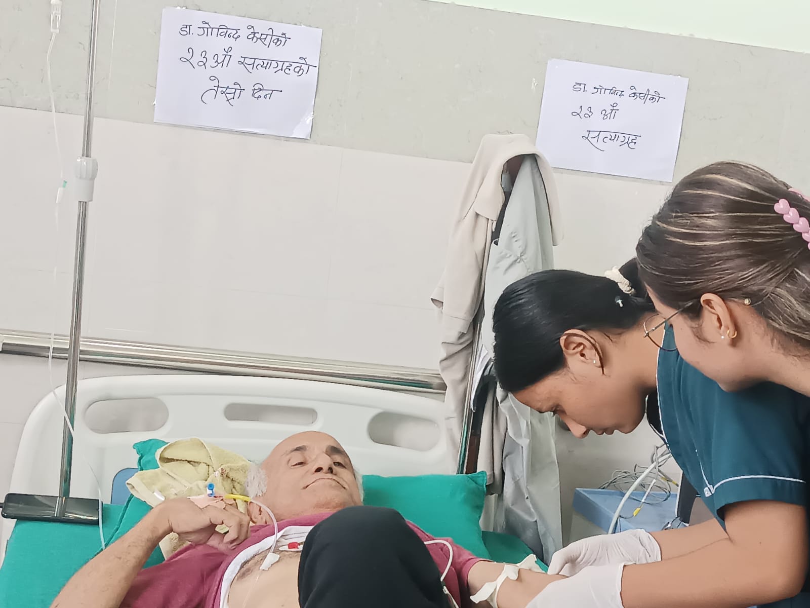 ग्लुकोजको मात्रा घटेर २७ पुगेपछि सत्याग्रह तोड्ने तयारीमा डा. केसी
