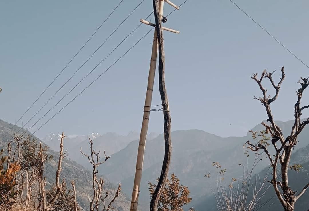 बिजुलीका खम्बा पुगे, पुगेन बिजुली