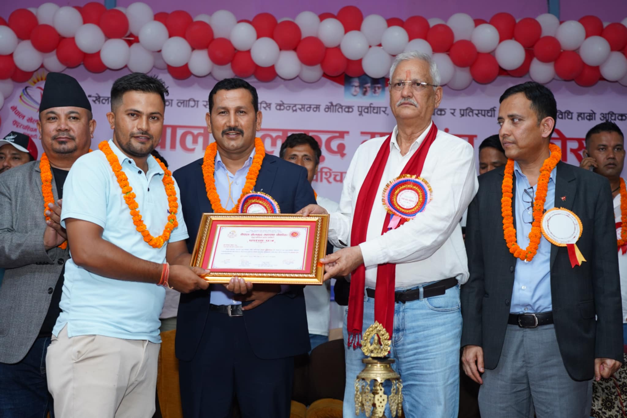 धनगढीमा खेलकुद महासंघ सुदूरपश्चिमको अधिवेशन, १० जना सम्मानित