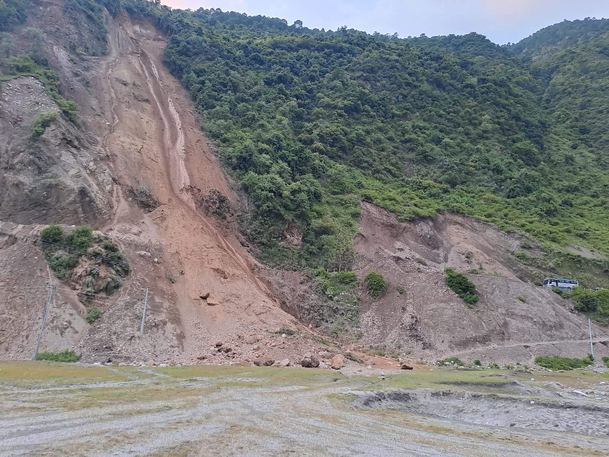 जयपृथ्वी राजमार्ग ठाउँठाउँमा अवरुद्ध