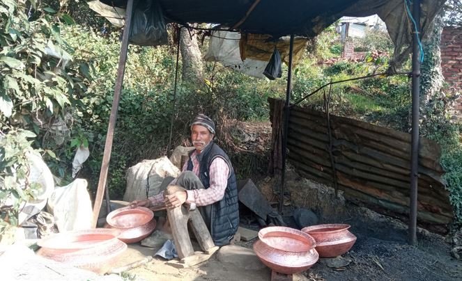 तामाका भाँडा बनाउने पेसा विस्थापित हुँदै