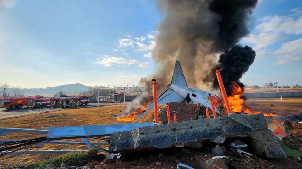 Plane-Crash-in-South-Korea-Photo-Reuters-Yonhap-1024x575.jpg