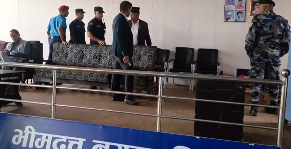 सुदूरपश्चिमका पूर्वमुख्यमन्त्रीले गरे जाँचबुझ आयोगका सदस्यमाथि दुर्व्यवहार