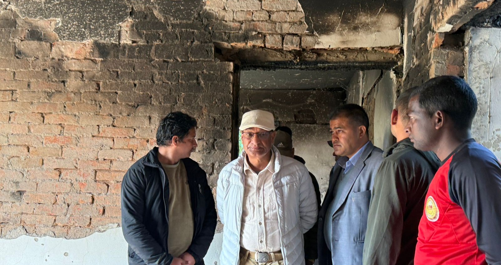 पाँच महिनापछि कञ्चनपुरस्थित जलेको घरमा पुगे लेखक