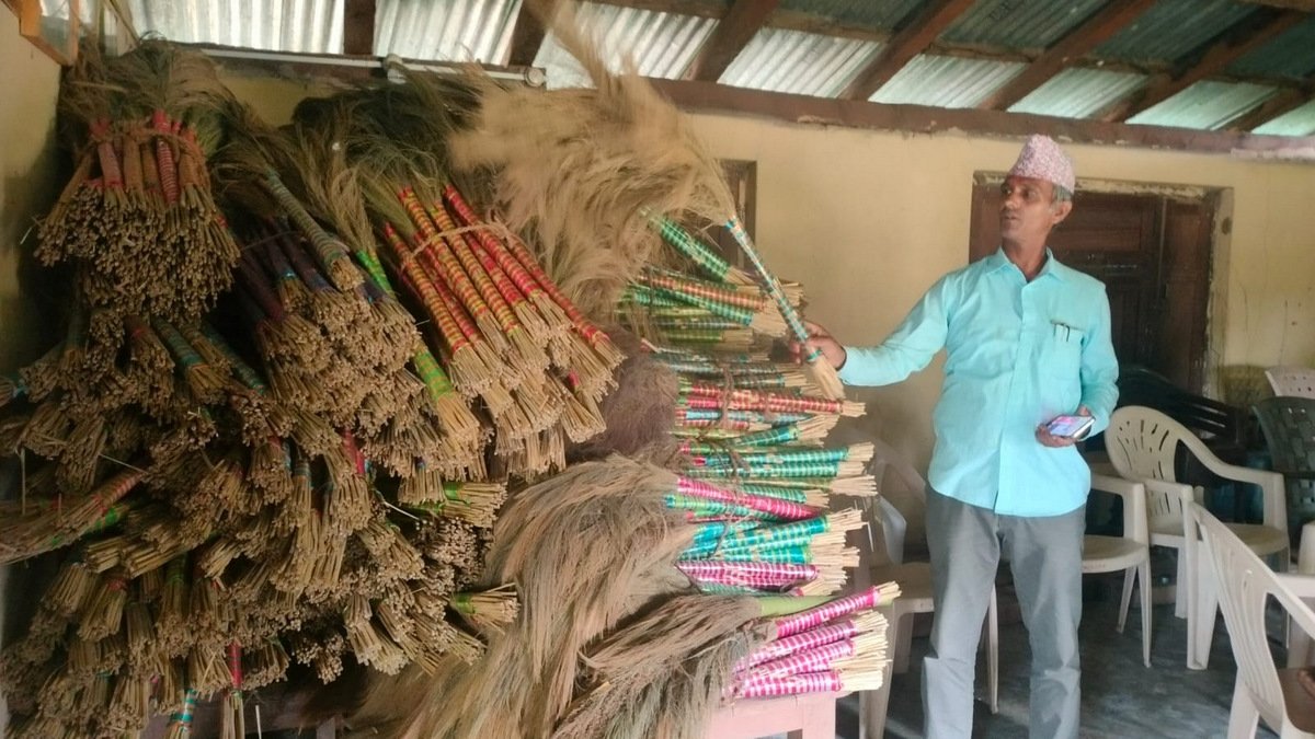 कञ्चनपुरका सामुदायिक वन अम्रिसो खेतीबाट आम्दानी गर्दै