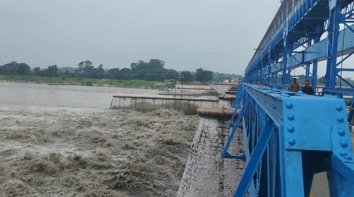 महाकालीमा पानीको बहाब बढ्याे, शारदा ब्यारेजमा चारपाङ्ग्रे सवारीसाधन बन्द