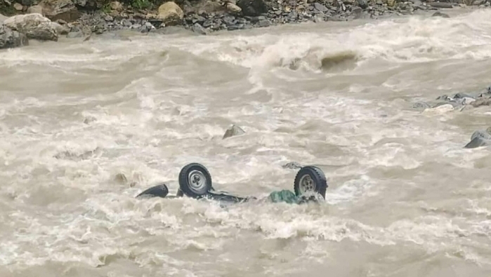 दार्चुलामा अटो खोलामा खस्यो, तीन जना बेपत्ता