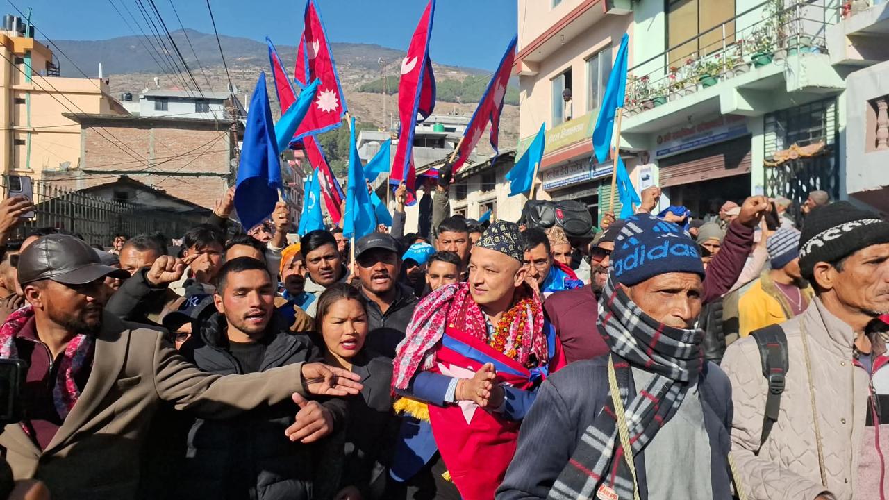 बझांगमा रास्वपाका शैलेश सिंहले गरे उम्मेदवारी दर्ता