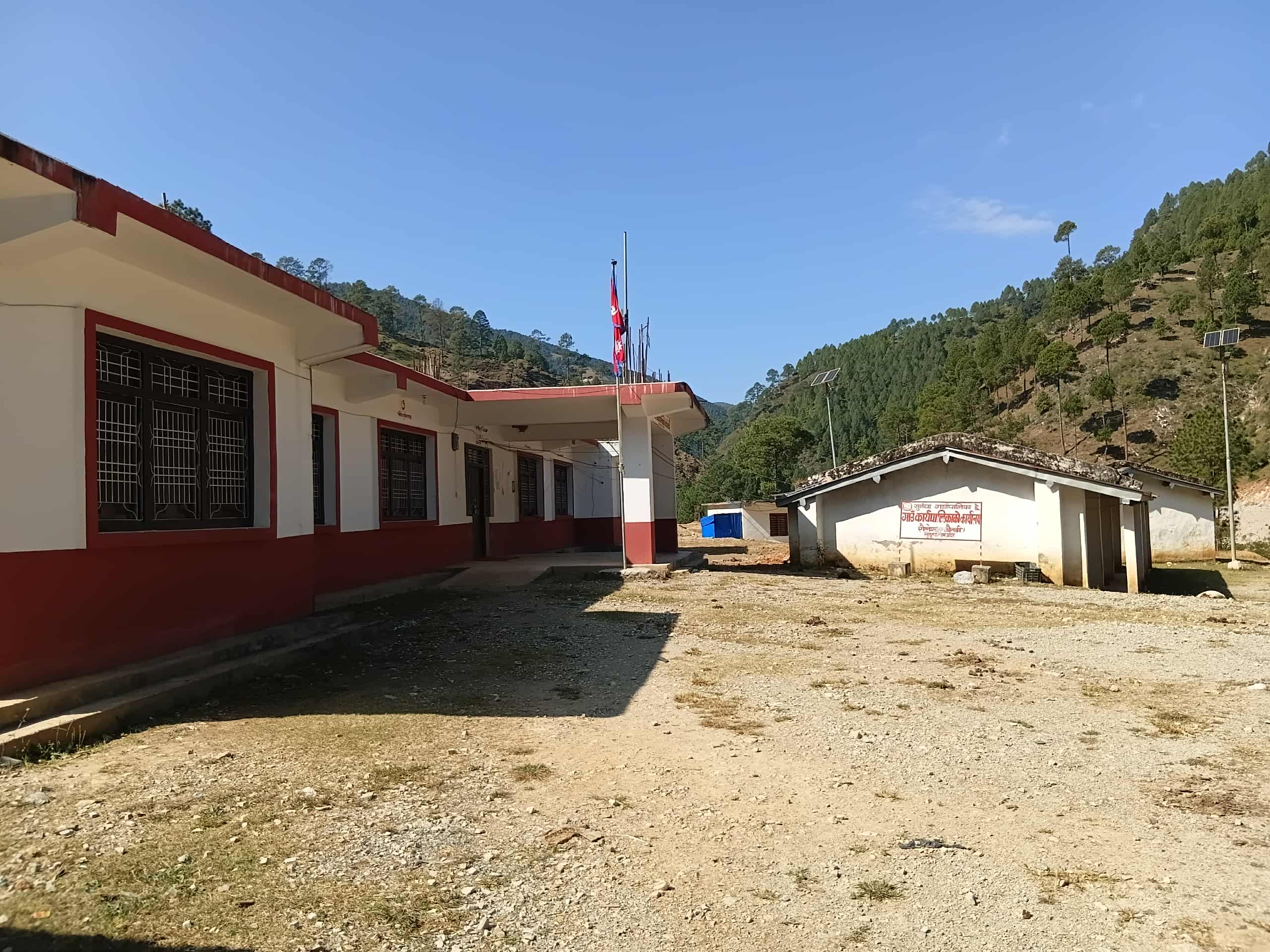 बैतडीको सुर्नया गाउँपालिकामा एक महिनादेखि तालाबन्दी, स्वास्थ्य संस्थामा औषधि अभाव