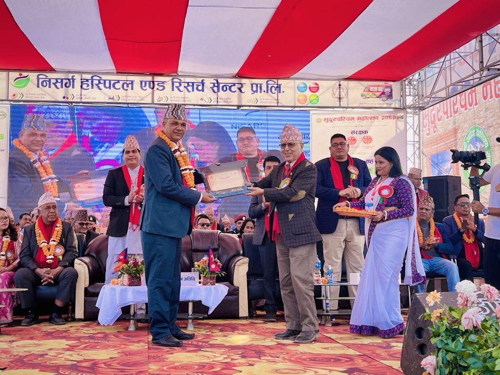 उपकुलपति जोशीलाई भाषा साहित्य क्षेत्रको सम्मान