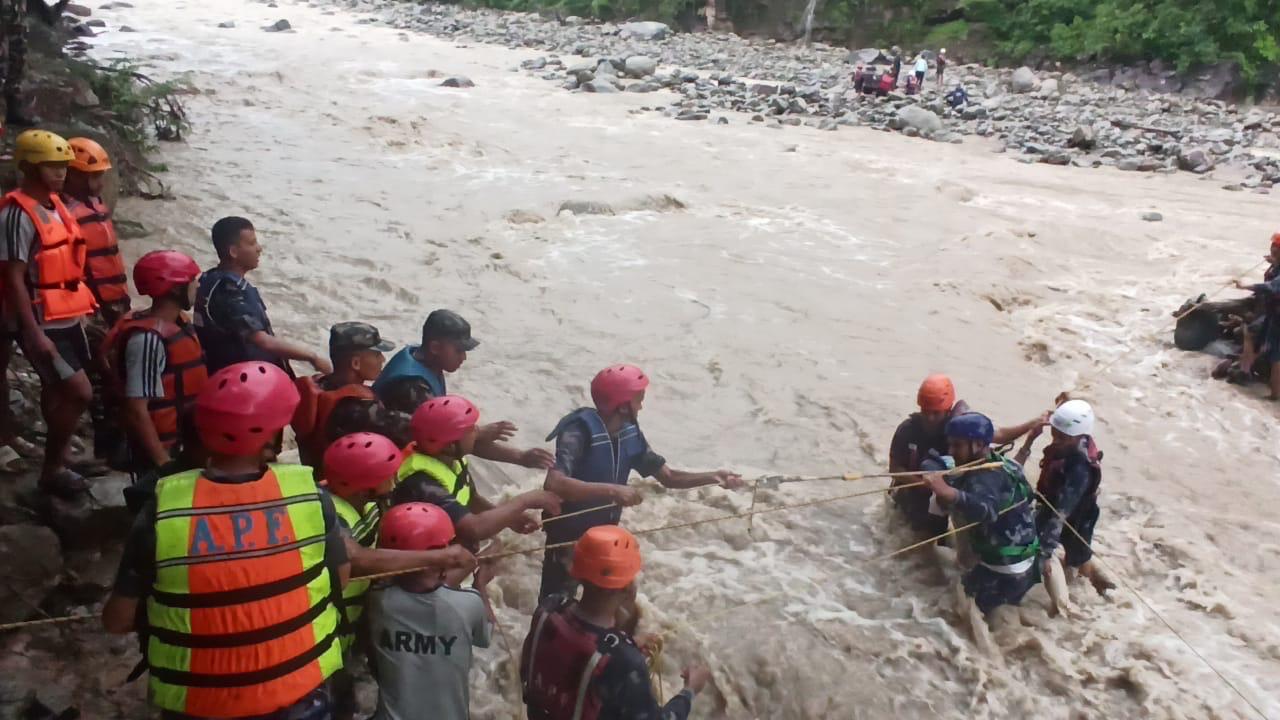 कैलालीको गोदावरी नदीमा फसेका छ जनाको उद्वार